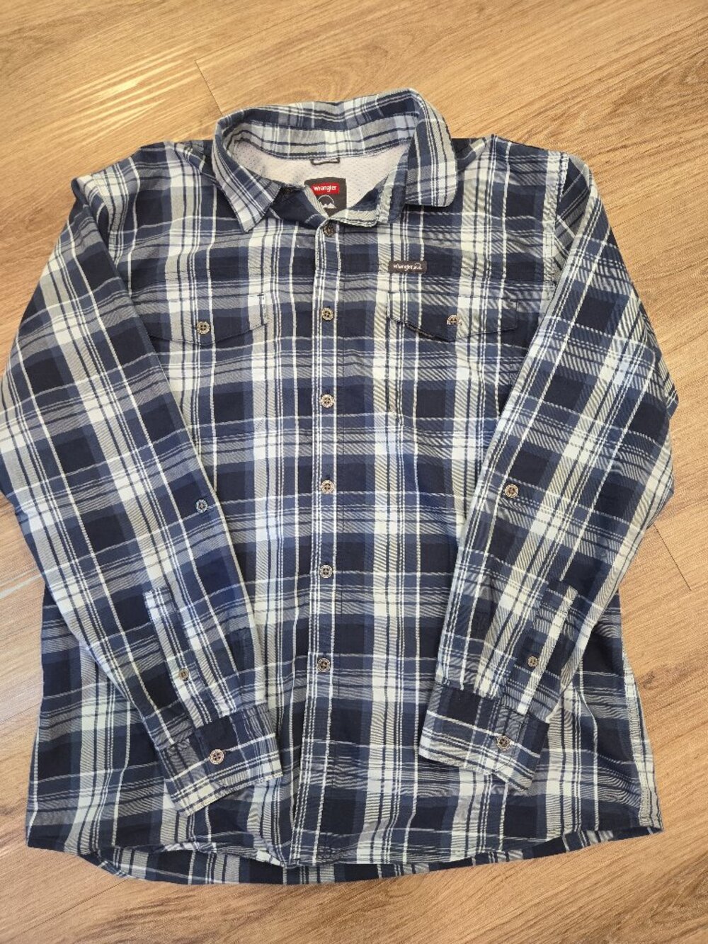 Wrangler Outdoor Series Men's Vented Performance Button Up
